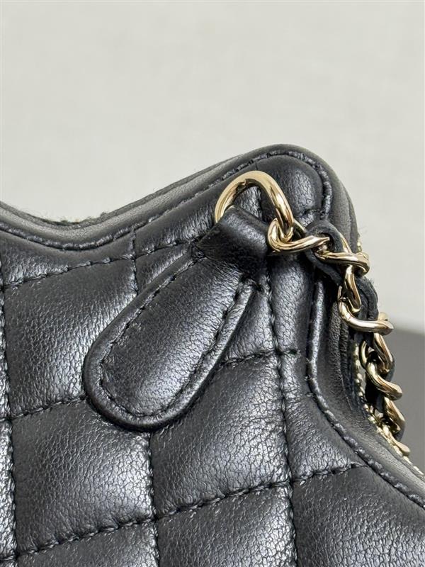 2026127215433483 700